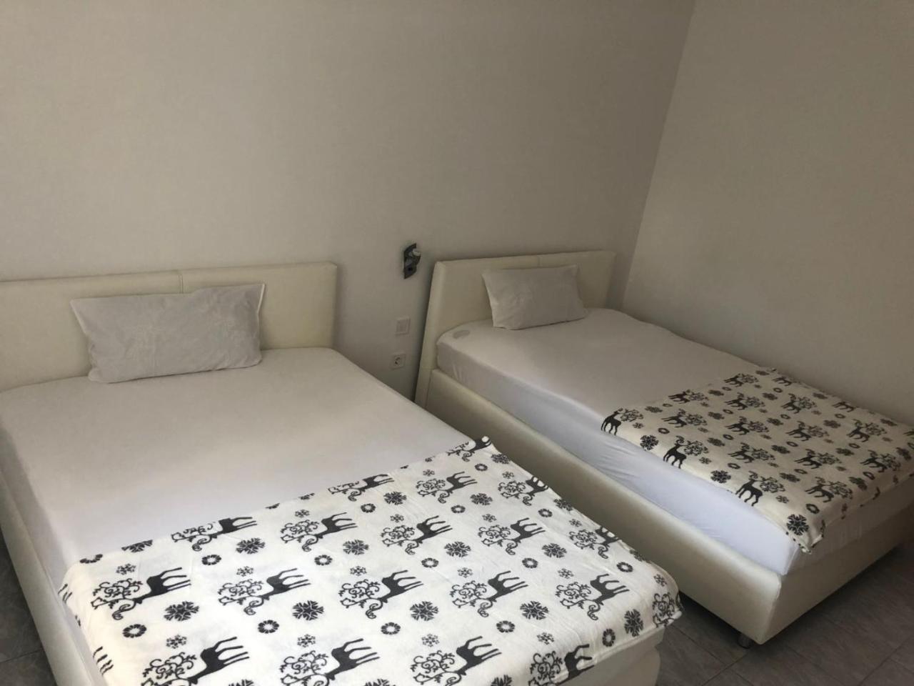 Apartman Ylli Necujam Exterior photo